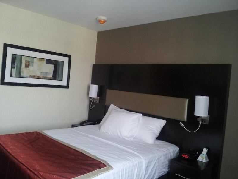 Howard Johnson By Wyndham Jamaica Ny Near Airtrain Jfk New York Extérieur photo