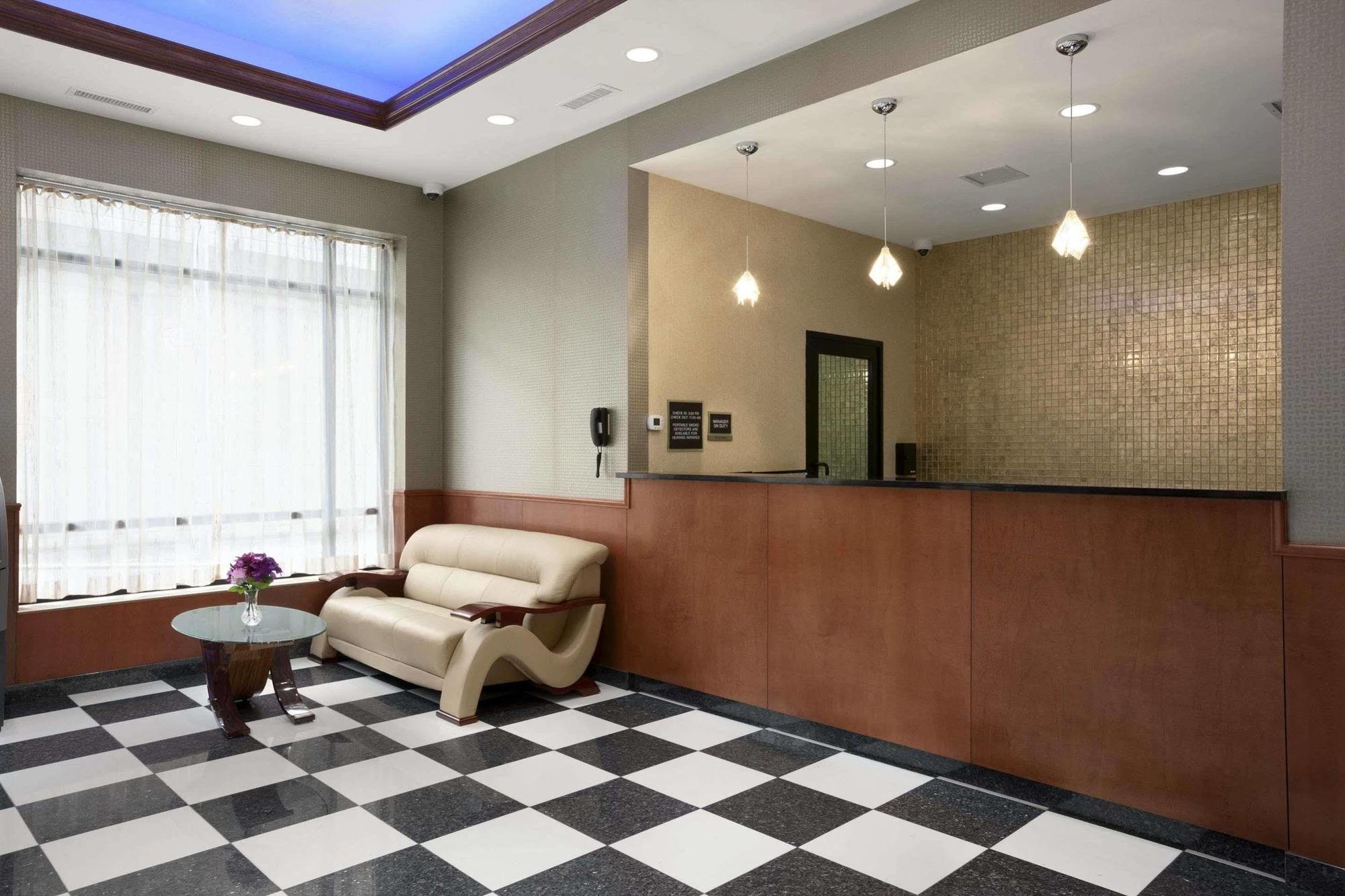 Howard Johnson By Wyndham Jamaica Ny Near Airtrain Jfk New York Extérieur photo